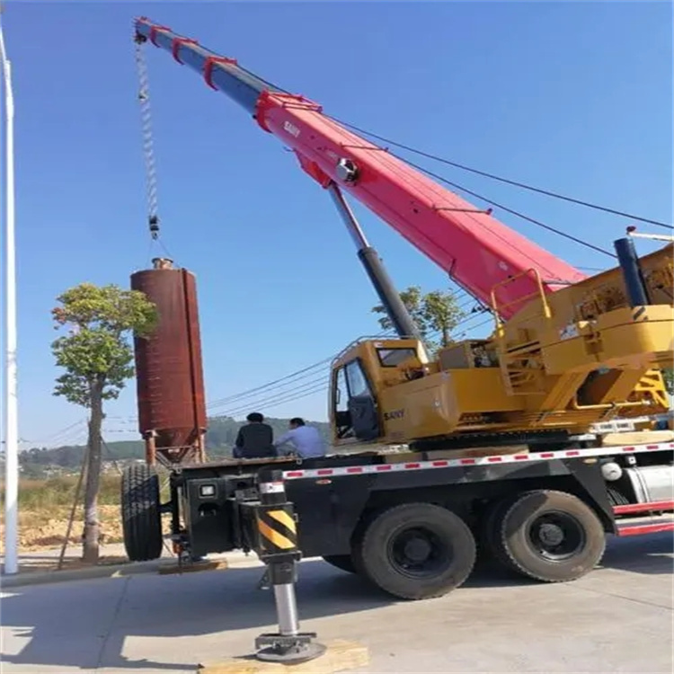 兴业80吨吊车出租多少钱